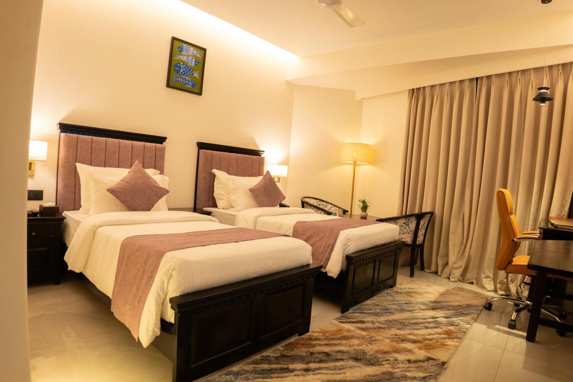 Hotel Pride Elite, Daman Extérieur photo