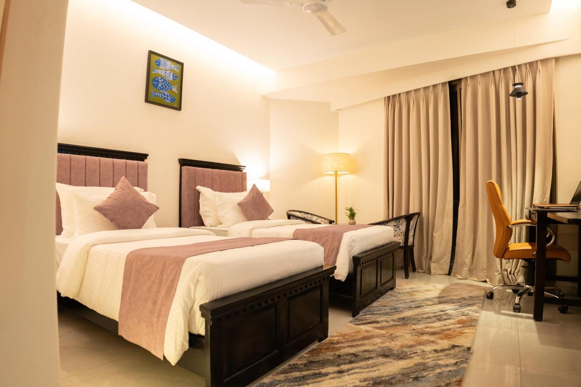 Hotel Pride Elite, Daman Extérieur photo