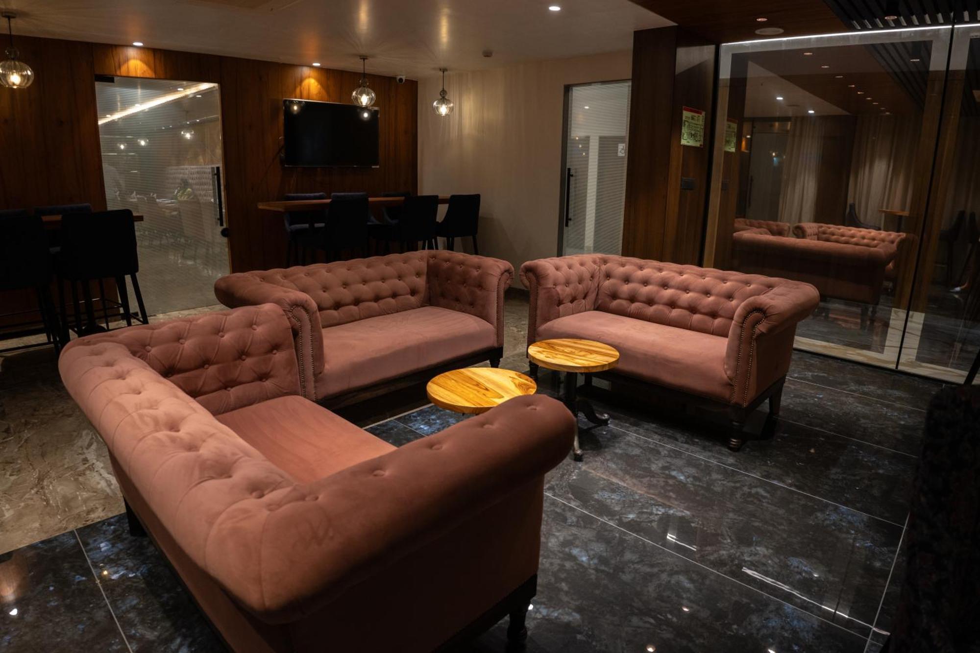 Hotel Pride Elite, Daman Extérieur photo