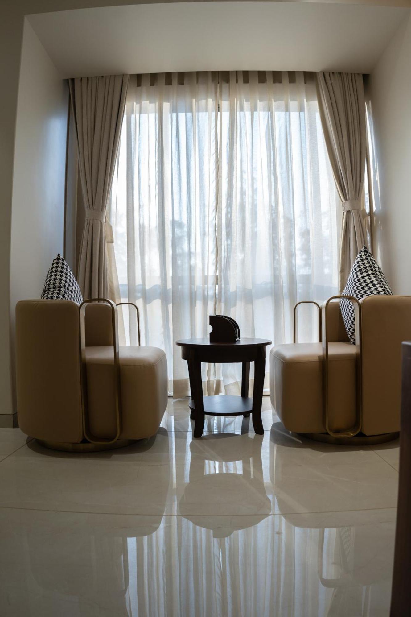Hotel Pride Elite, Daman Extérieur photo