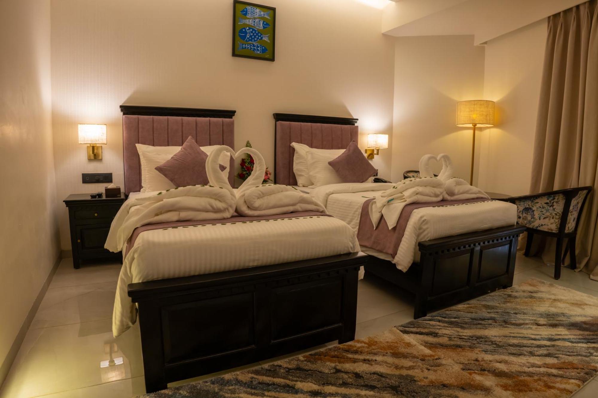 Hotel Pride Elite, Daman Extérieur photo
