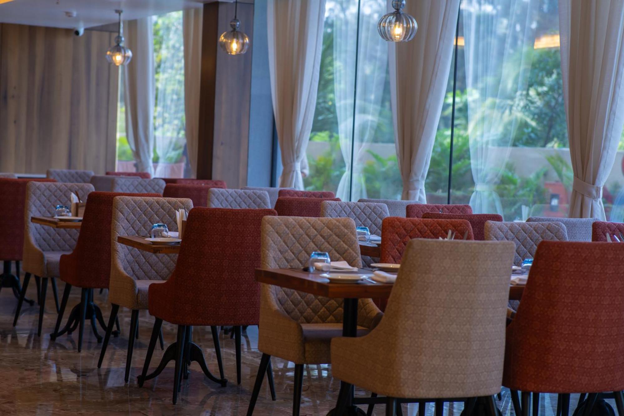 Hotel Pride Elite, Daman Extérieur photo