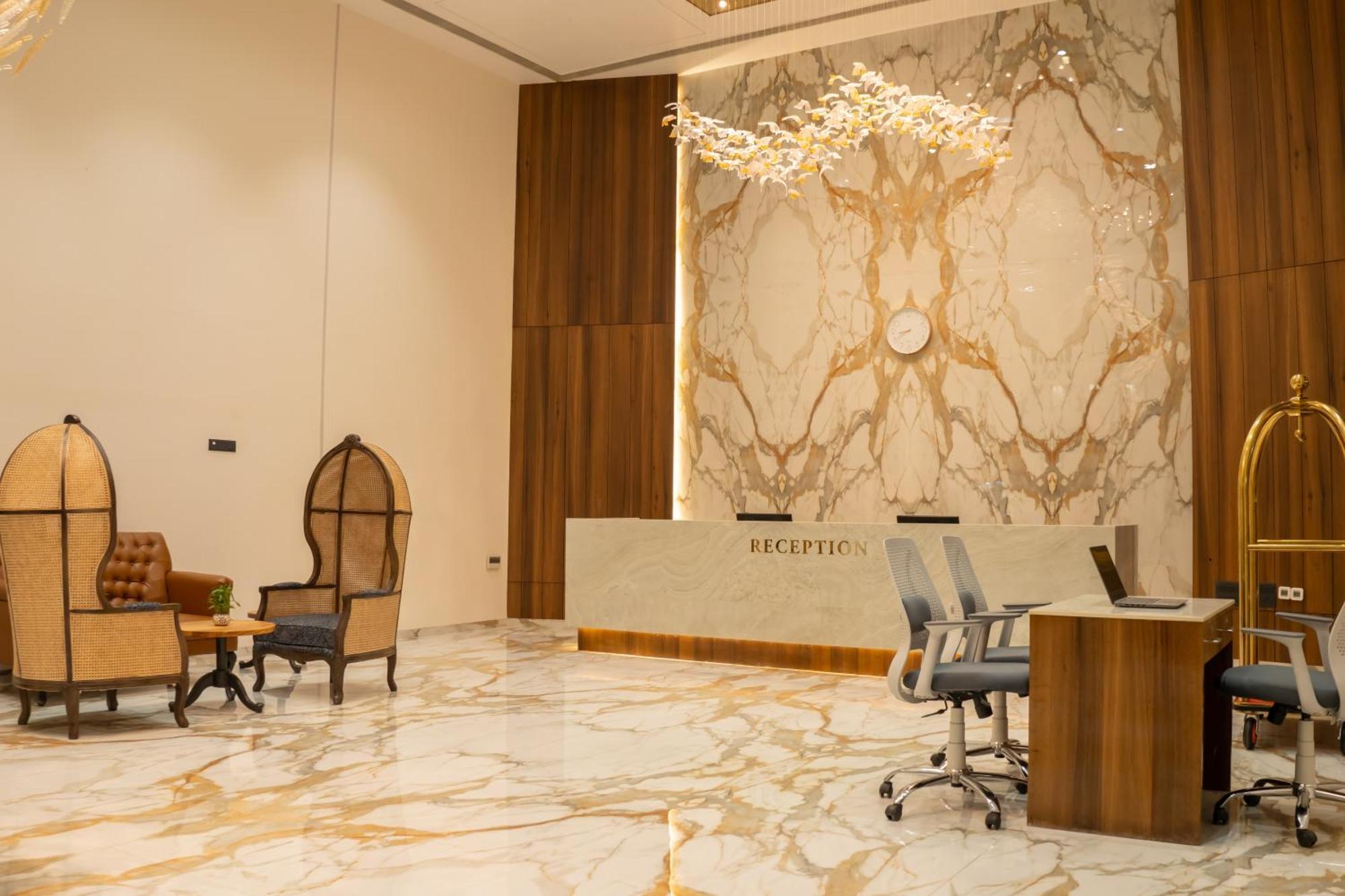 Hotel Pride Elite, Daman Extérieur photo